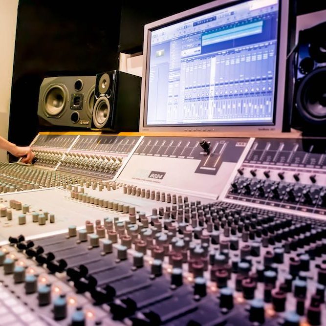 mixing-console Sound engineering courses in London