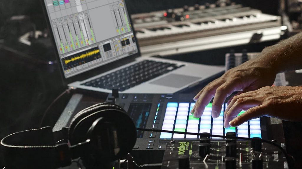 Music production, sound engineering and DJ courses in London
